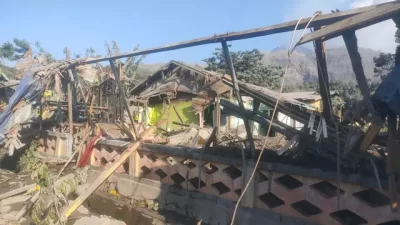 Kemensos Kucurkan Bantuan Rp 135 Juta Bagi Ahli Waris Korban Erupsi Gunung Lewotobi Laki-laki